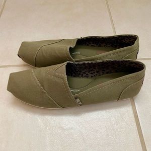 Womens: BOBS Plush-Peace and Love shoes